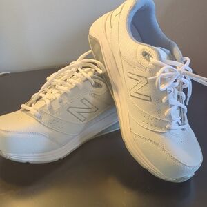 New Balance 928 V3 Classic White Athletic Shoes